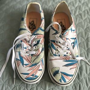 VANS Classics - Limited Edition Tropical Leaves - Women’s 5.5 - Men’s 4.0